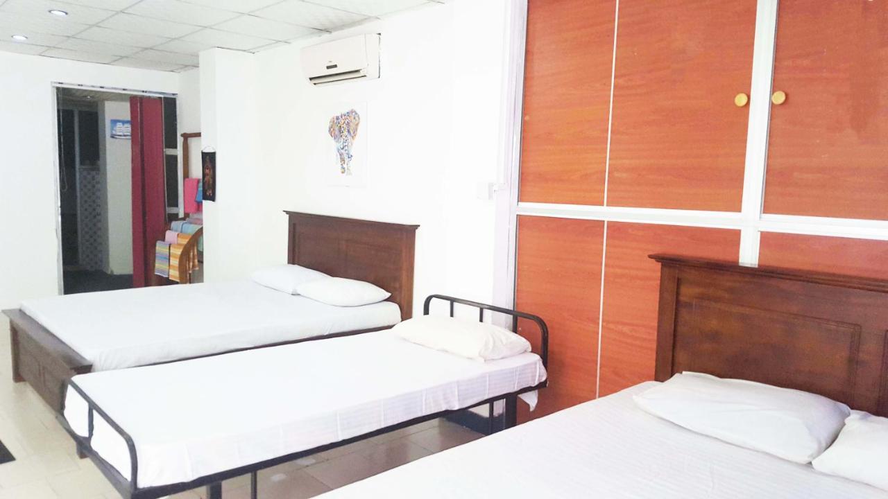 The Beehive Colombo Hotel Exterior photo